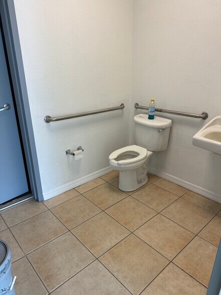 More Photos Of 227 SW 3rd Ave, Cape Coral Warehouse For Sale