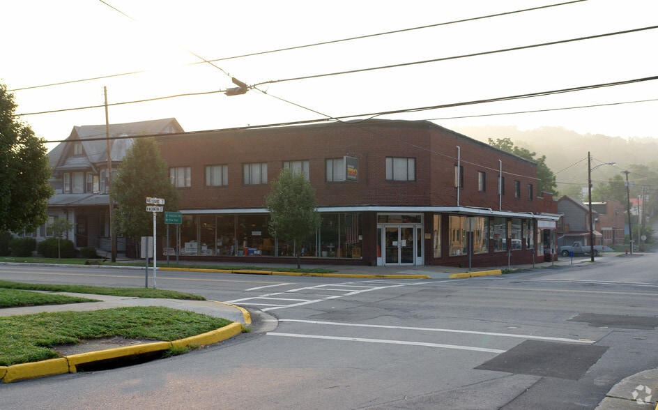 More Photos Of 115 Independence St, Berkeley Springs Storefront For Sale