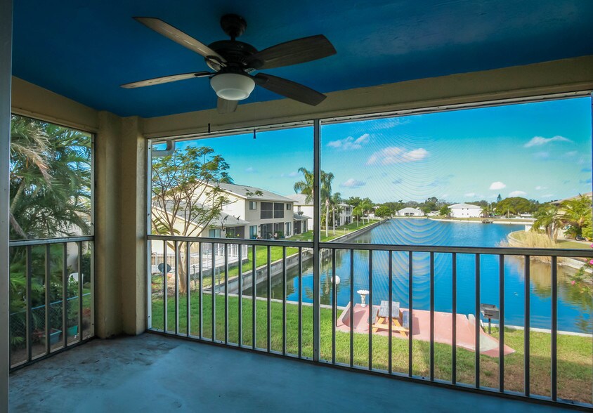 More Photos Of 706 SE 13th Ct, Cape Coral Apartments For Sale