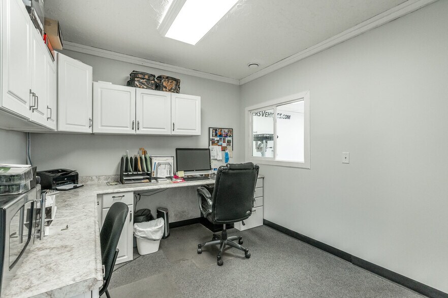 More Photos Of 309 1st Ave E, Cambridge Auto Dealership For Sale