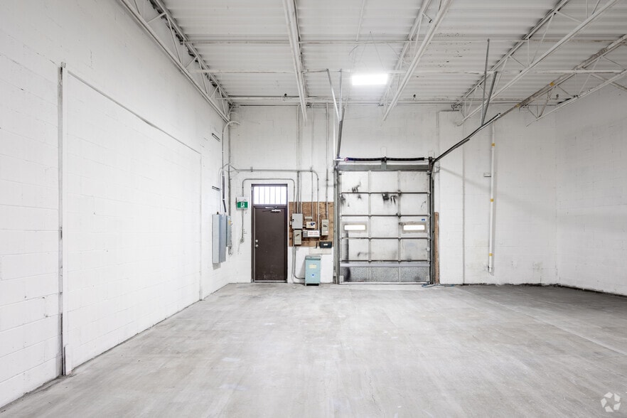 More Photos Of 270 Esna Park Dr, Markham Service For Lease