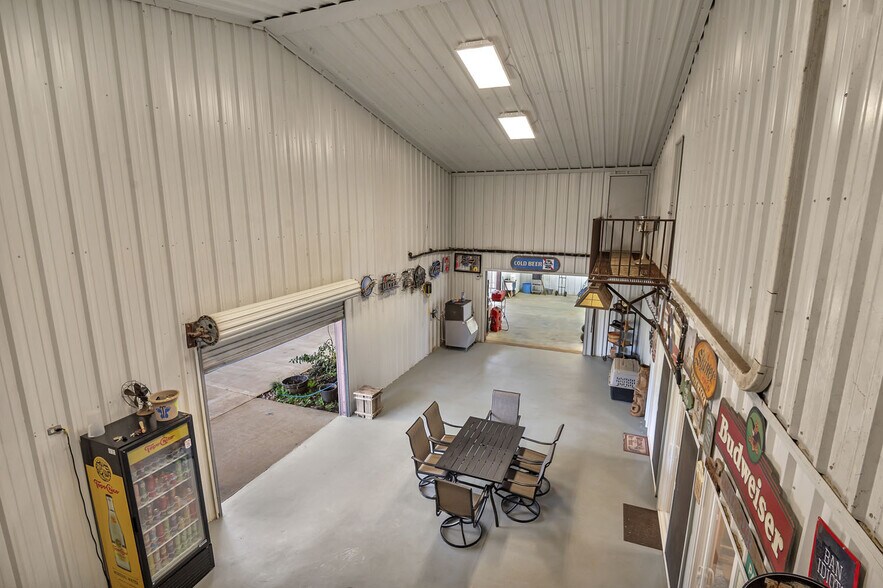 More Photos Of 111 Cypress Bay dr, Milam Specialty For Sale