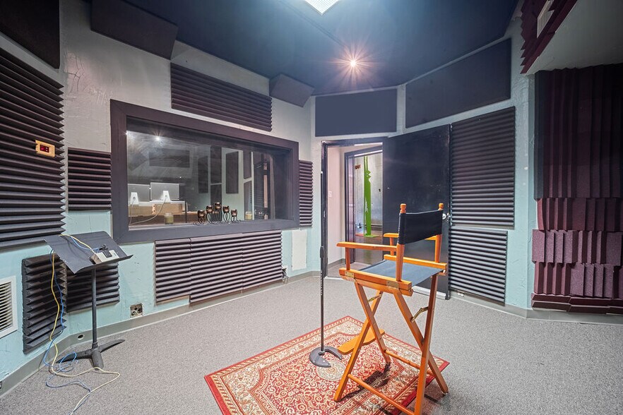 More Photos Of 2909 San Jacinto St, Dallas Loft Creative Space For Sale