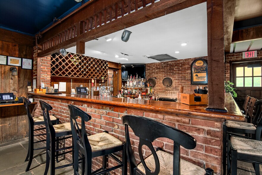 More Photos Of 314 N Morris St, Oxford Hotel For Sale