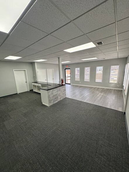 More Photos Of 415 S Kansas Ave, Olathe Warehouse For Lease