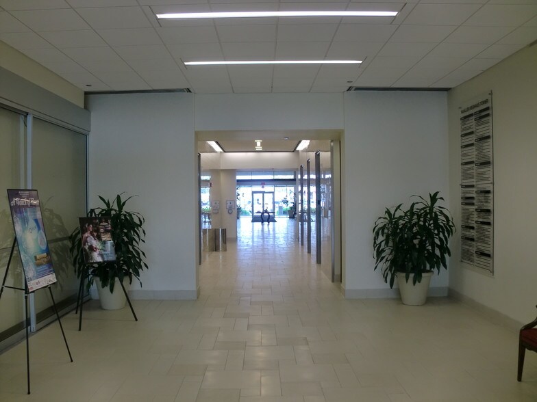 More Photos Of 200 S 10th St, McAllen Office For Lease