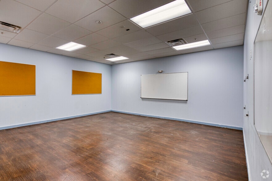 More Photos Of 1251 E Fowler Ave, Tampa Storefront For Lease