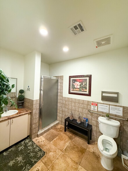 More Photos Of 9494 W Flamingo Rd, Las Vegas Medical For Sale
