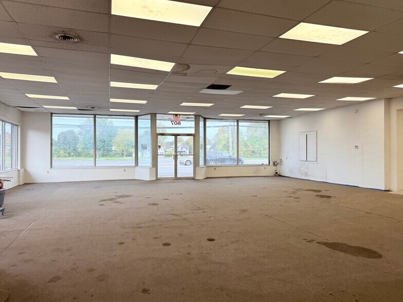 More Photos Of 807 S 4th St, Fulton General Retail For Sale