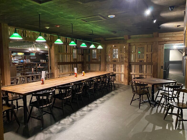 More Photos Of 410 S Clippert St, Lansing Restaurant For Sale