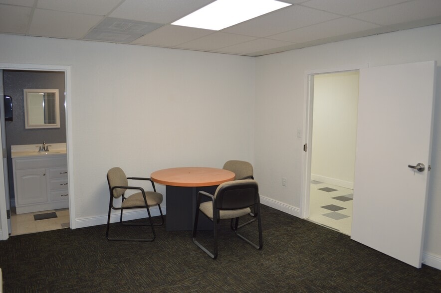 More Photos Of 2979 N 46th Ave, Saint Petersburg Office For Lease