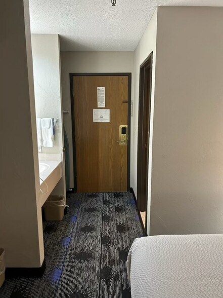 More Photos Of 789 E Milltown Rd, Wooster Hotel For Sale