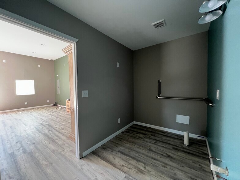 More Photos Of 3586 US HWY 42, Warsaw Office For Sale