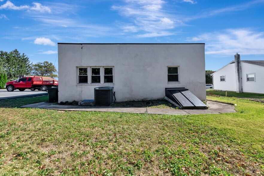 More Photos Of 2107 Harrison Ave, Wilmington Light Distribution For Sale