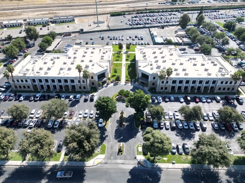 More Photos Of 3838 San Dimas St, Bakersfield Medical For Lease