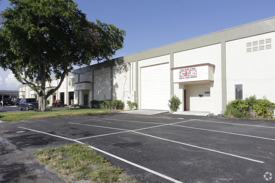 More Photos Of 4701-4755 NE 12th Ave, Oakland Park Warehouse For Lease