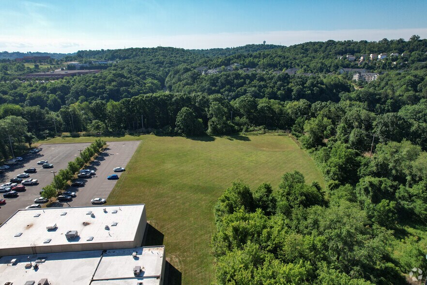 More Photos Of 101 Technology Dr, Coraopolis Warehouse For Lease