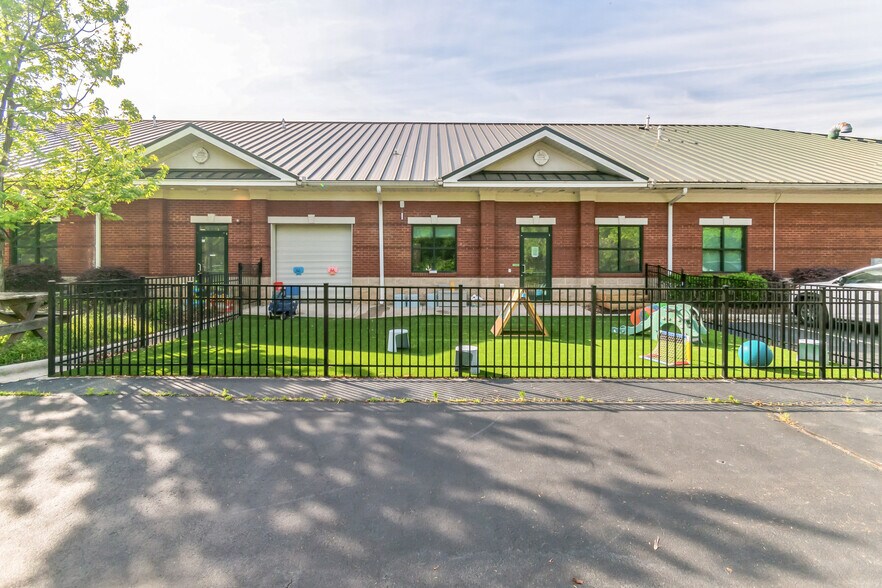 More Photos Of 13310 S Ridge Dr, Charlotte Medical For Sale