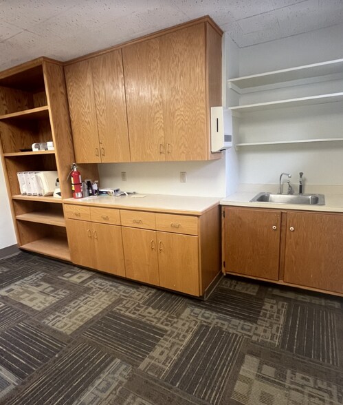 More Photos Of 936 Church Ave, Saint Charles Office For Sale