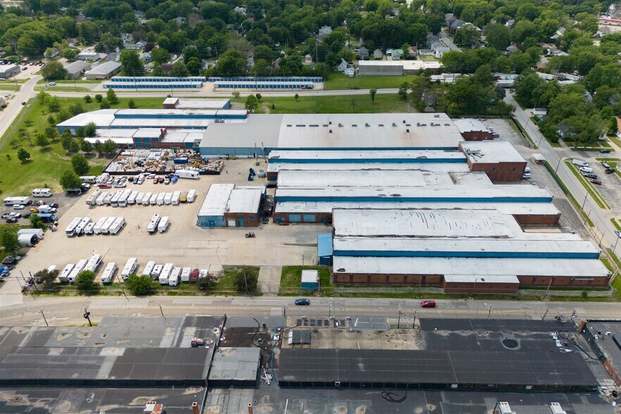 More Photos Of 1100 E Bell St, Bloomington Manufacturing For Lease