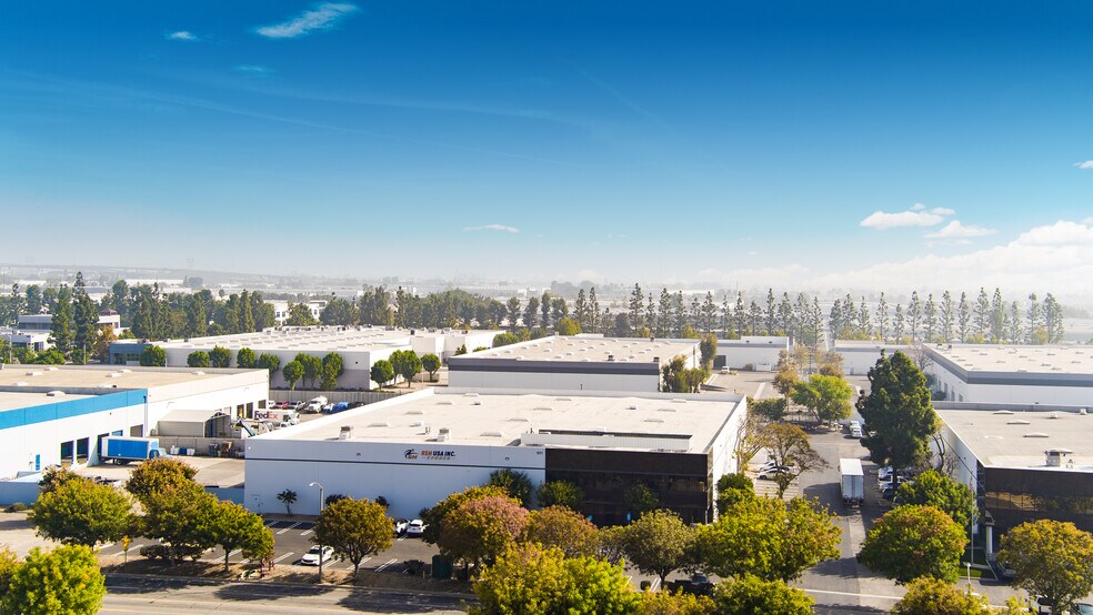 More Photos Of 601 S Dupont Ave, Ontario Warehouse For Lease