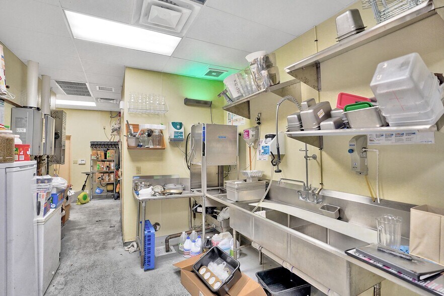 More Photos Of 835-841 NE 3rd Ave, Fort Lauderdale Bar For Sale
