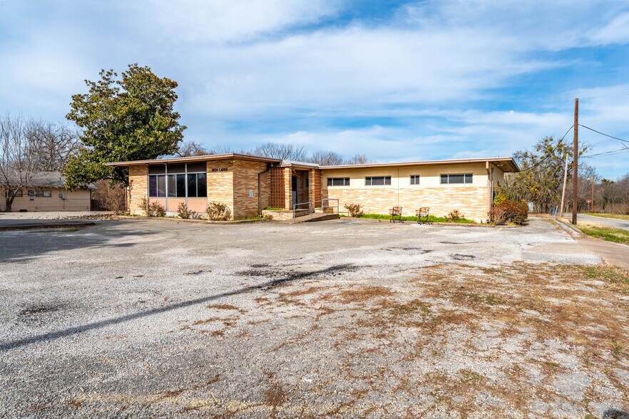 Primary Photo Of 3600 Caddo St, Greenville Medical For Sale