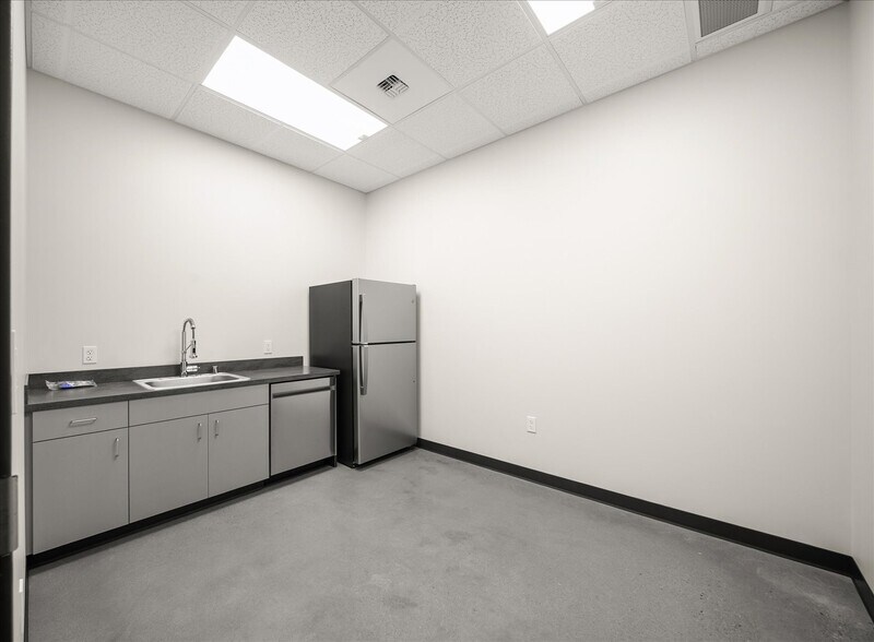 More Photos Of 19407 E Garland Ave, Spokane Valley Warehouse For Lease