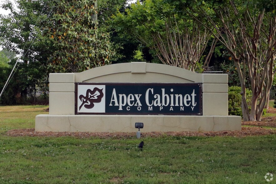 More Photos Of 1051 Schieffelin Rd, Apex Office For Lease