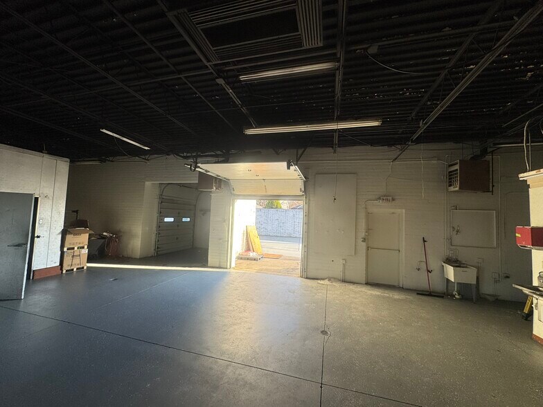 More Photos Of 13425 Snow Rd, Brook Park Freestanding For Lease