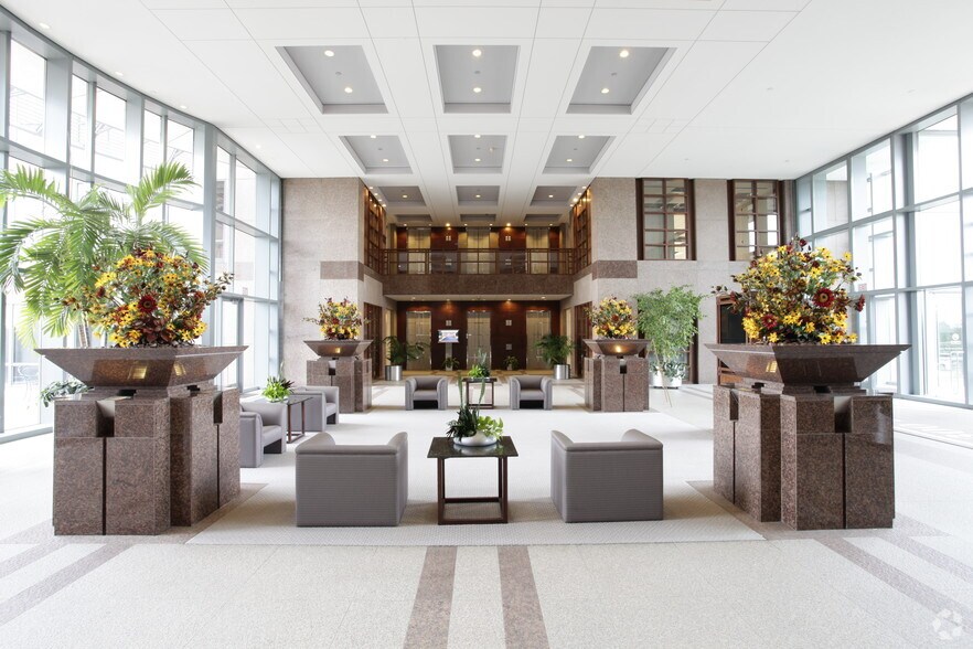 More Photos Of 300 Park Blvd, Itasca Office For Lease