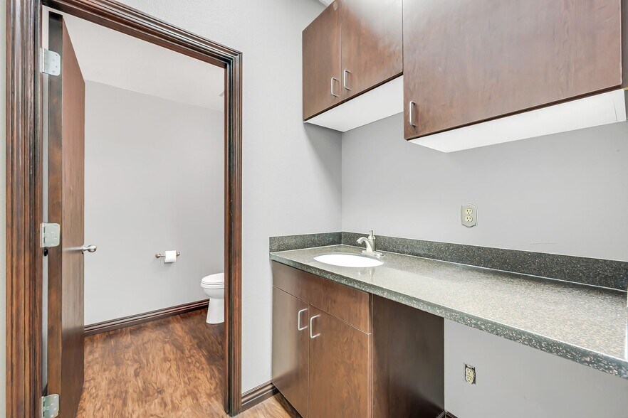 More Photos Of 145 E University Dr, Mesa Office For Lease
