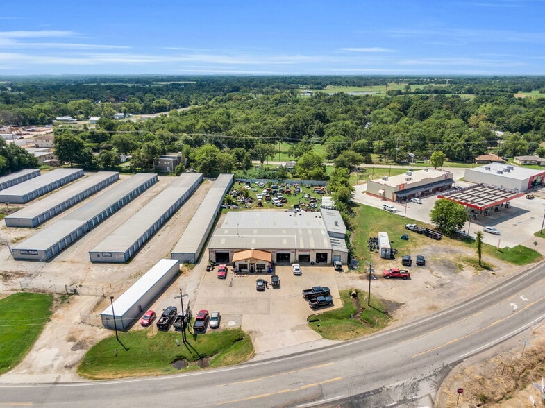 More Photos Of 475 W Commerce St, Fairfield Auto Salvage Facility For Sale