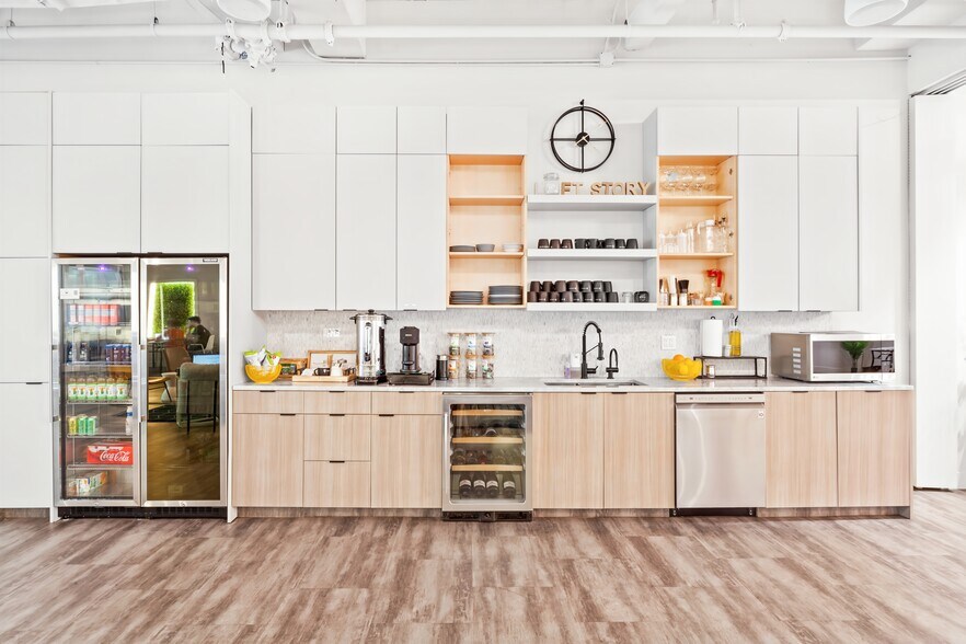 More Photos Of 742-750 Manhattan Ave, Brooklyn Coworking Space