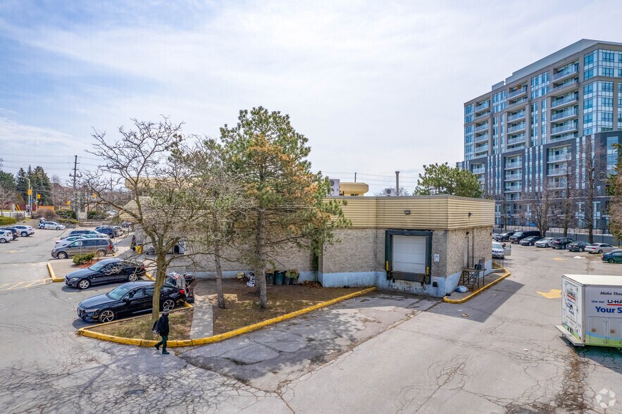 More Photos Of 1001 Sandhurst Cir, Toronto Storefront Retail Office For Lease