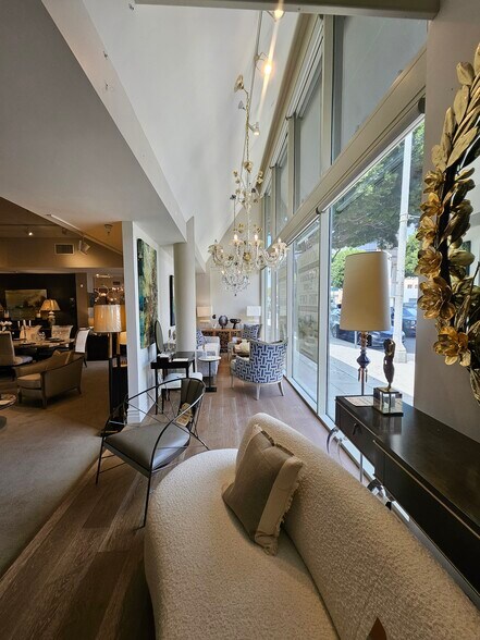 More Photos Of 275 S La Cienega Blvd, Beverly Hills Storefront For Lease