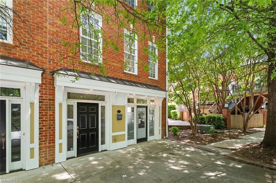More Photos Of 215-217 E Lewis St, Greensboro Office For Lease