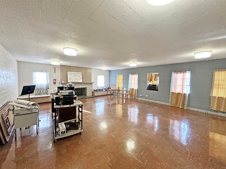 More Photos Of 11000 S Ewing Ave, Chicago Religious Facility For Sale