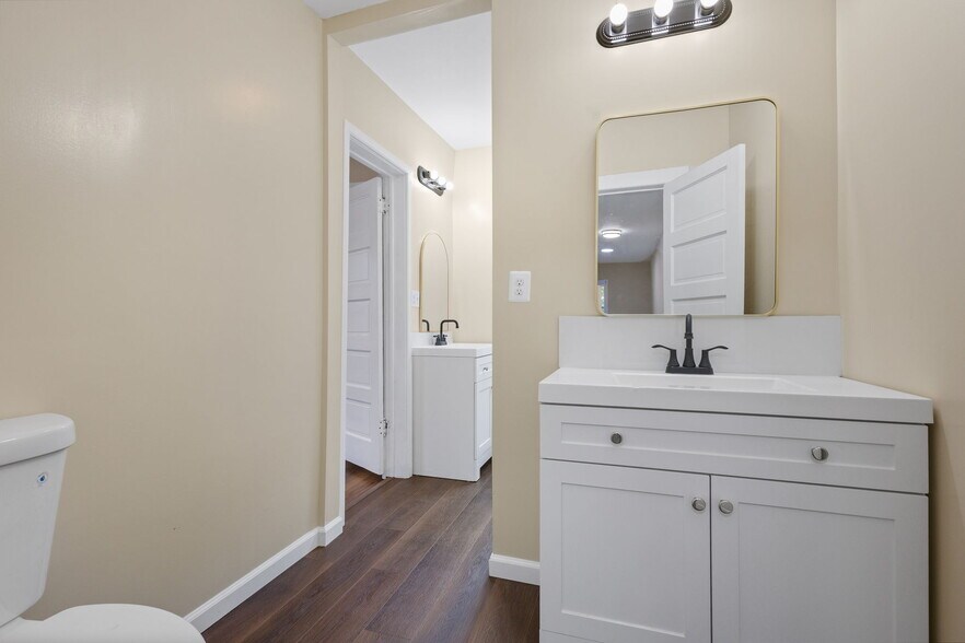 More Photos Of 8519 Chestnut Ave, Bowie Storefront For Sale