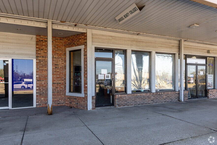 More Photos Of 415-659 S Breiel Blvd, Middletown Storefront For Lease