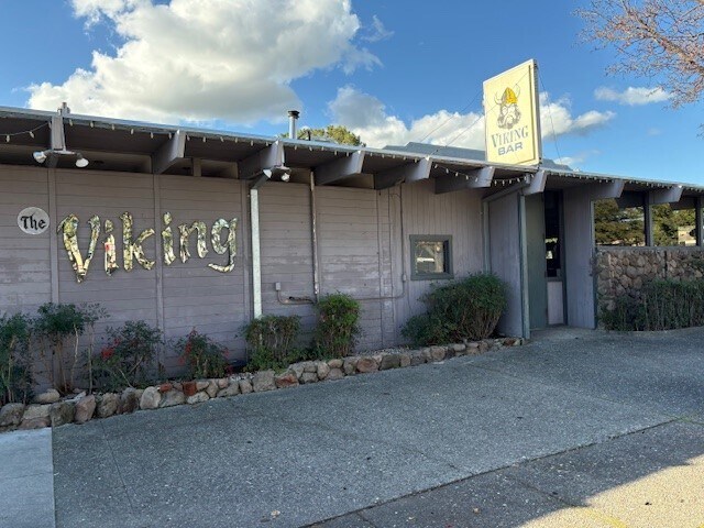 Primary Photo Of 7377 Redwood Blvd, Novato Bar For Lease