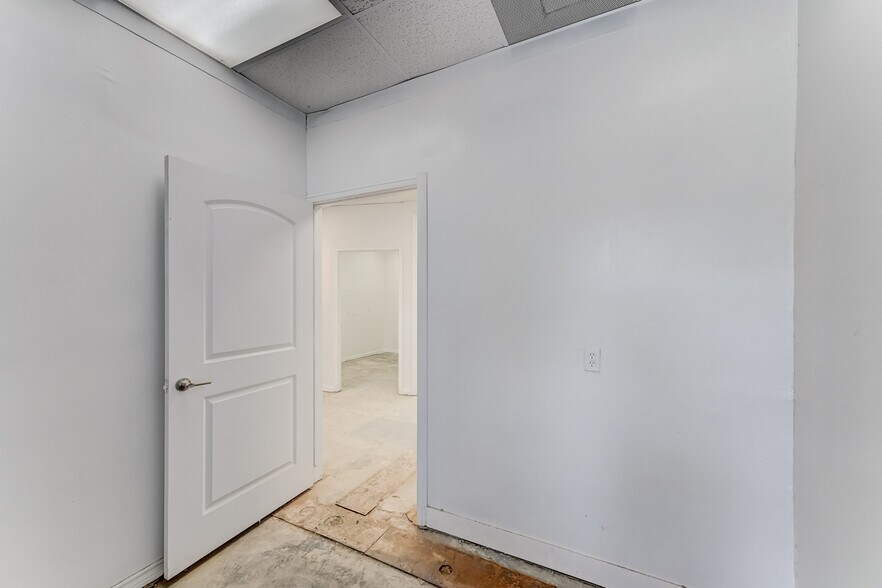More Photos Of 14721 Pebble Bend Dr, Houston Medical For Lease