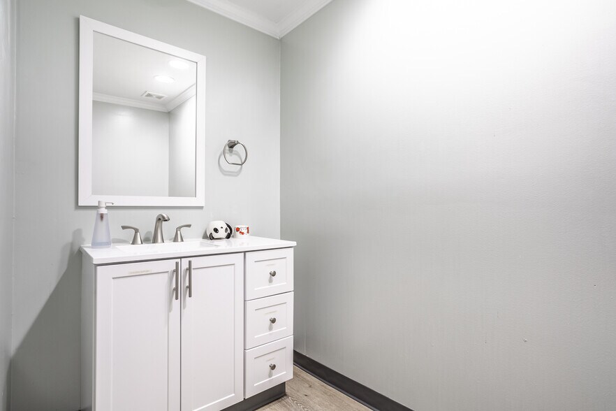 More Photos Of 7507 Michigan Rd, Indianapolis Daycare Center For Sale