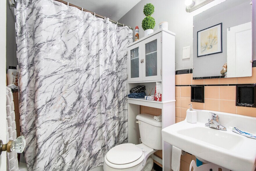 More Photos Of 121 N 35th Ave, Omaha Multifamily For Sale