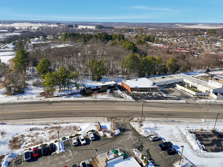 More Photos Of 2417 N College Ave, Fayetteville Freestanding For Lease