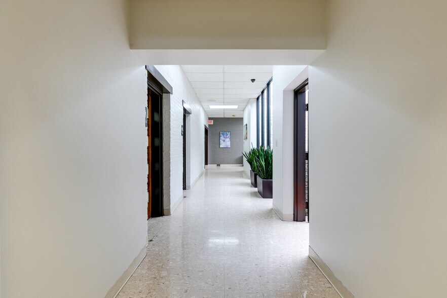 More Photos Of 2025 E Main St, Richmond Office For Lease