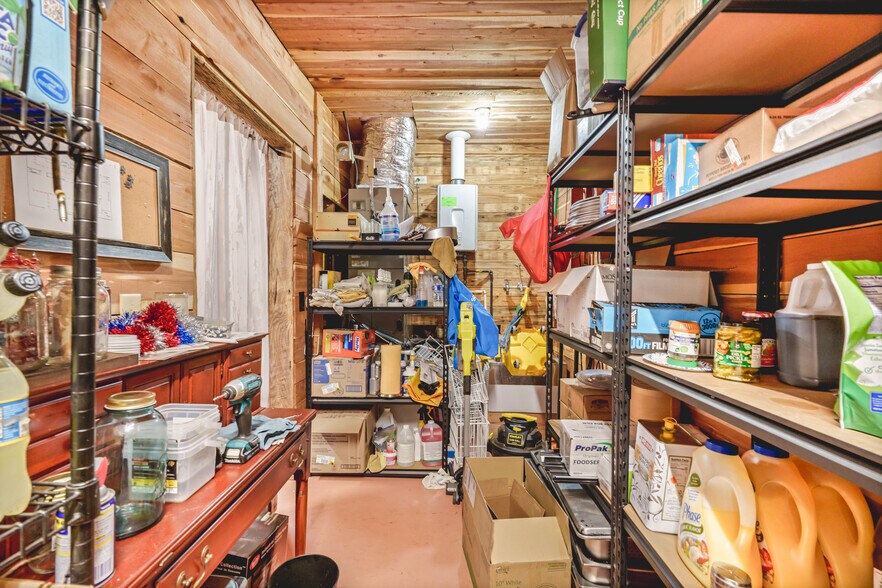More Photos Of 112 Wilderness Rd, Mammoth Cave General Retail For Sale