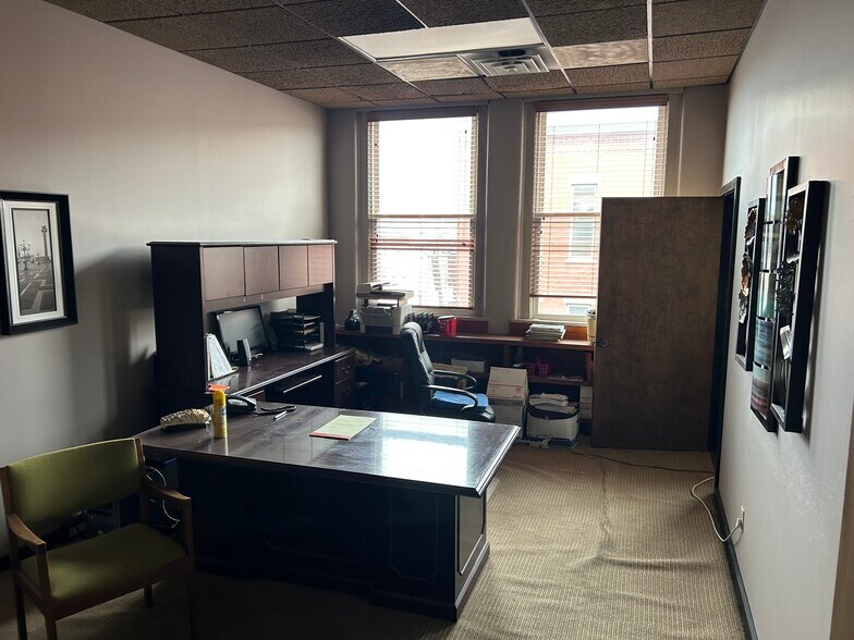 More Photos Of 209 W Washington St, Charleston Office For Lease