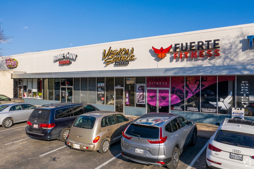 More Photos Of 4631 Airport Blvd, Austin Unknown For Lease