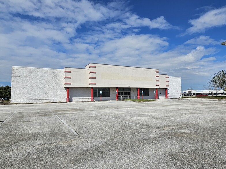 Primary Photo Of 9550 Emmett F Lowry Expy, Texas City Freestanding For Sale